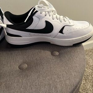 Nike Women’s Gamma Force Sz 8.5 EUC